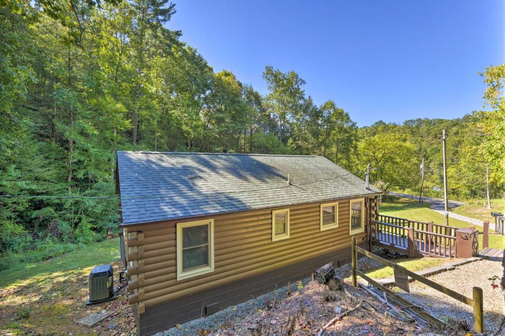 Hill Side Cosby Cozy Cove Cabin with Deck